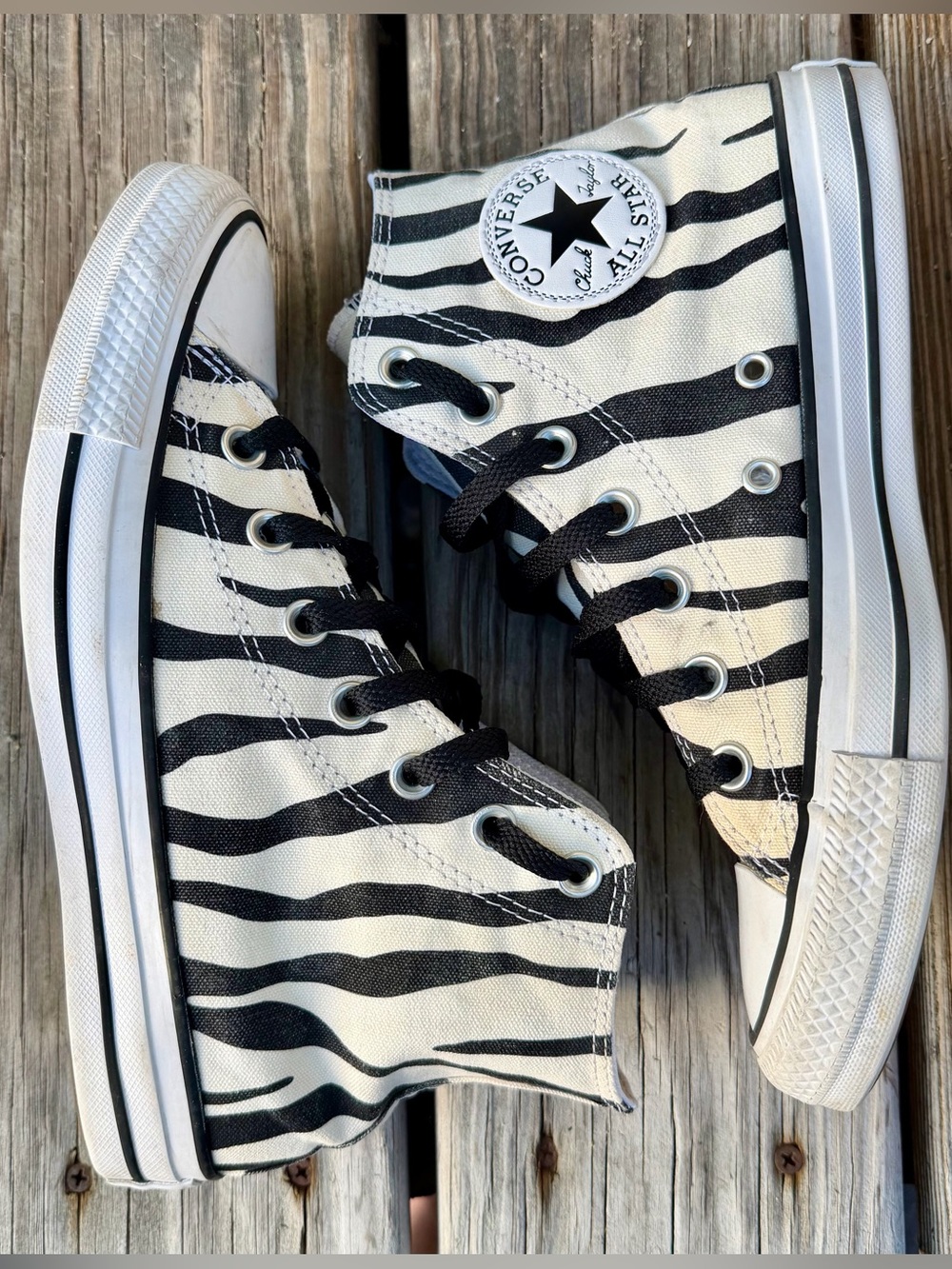 Converse Chuck Taylor High Top Sneakers - Women’s Size 7.5 - Picture 5 of 8
